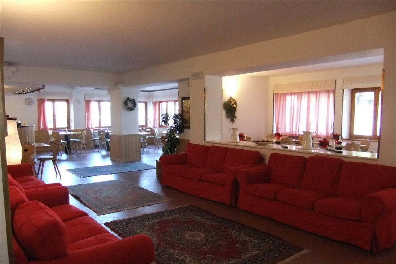 Hotel des Alpes Folgaria Buitenkant foto