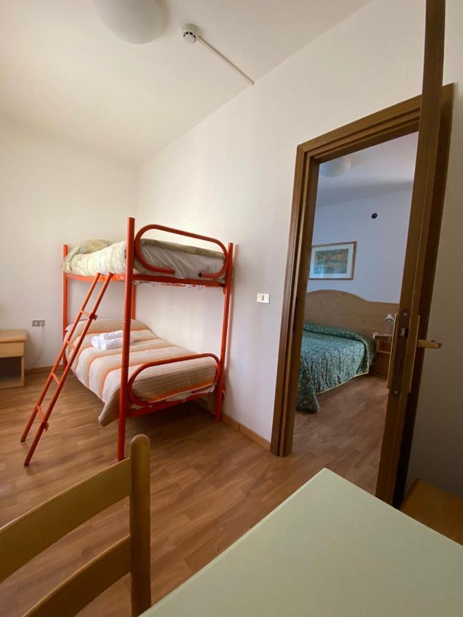 Hotel des Alpes Folgaria Buitenkant foto
