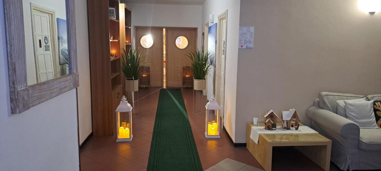 Hotel des Alpes Folgaria Buitenkant foto