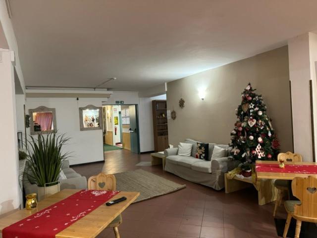 Hotel des Alpes Folgaria Buitenkant foto