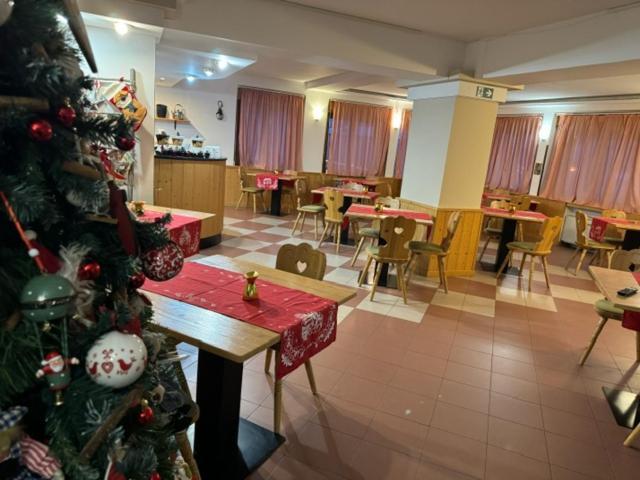 Hotel des Alpes Folgaria Buitenkant foto